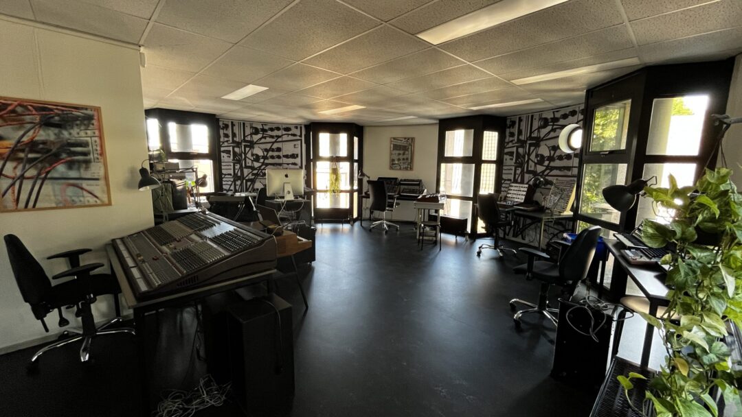 How to use technology on a budget?